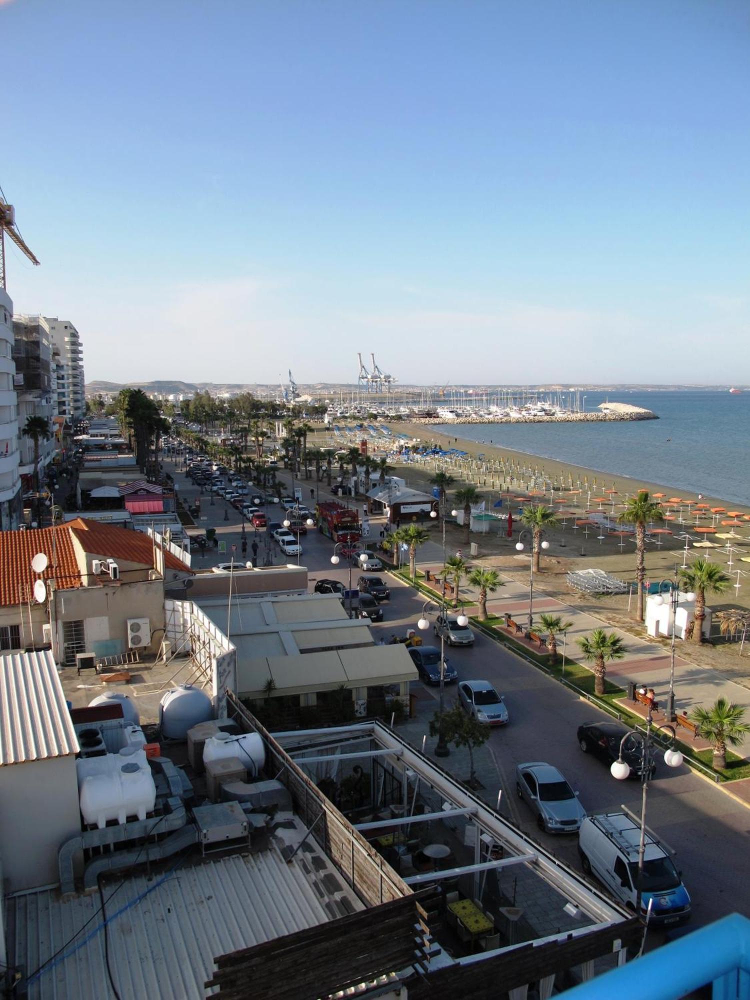 Zodiac Hotel Apartments Larnaca Bagian luar foto