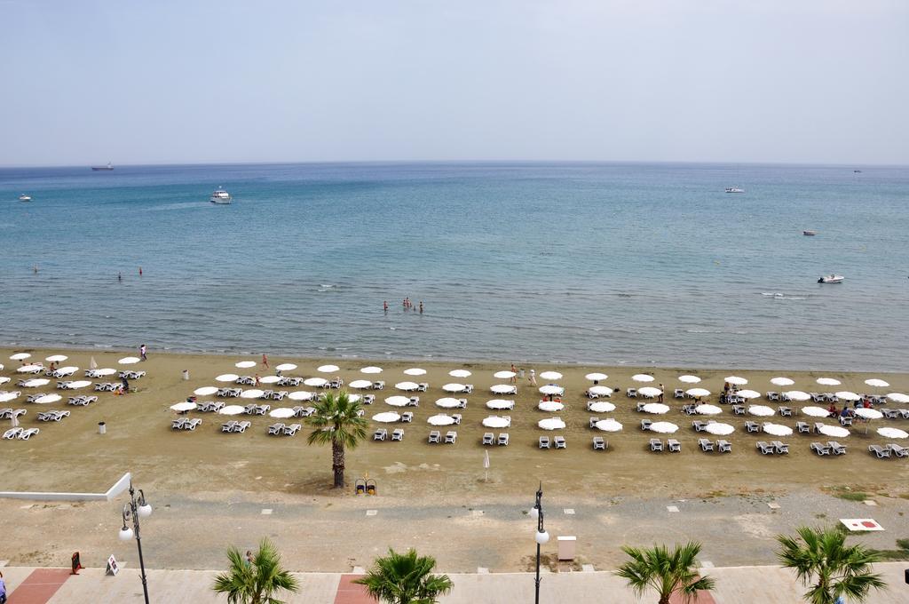 Zodiac Hotel Apartments Larnaca Bagian luar foto