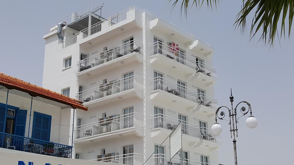 Zodiac Hotel Apartments Larnaca Bagian luar foto