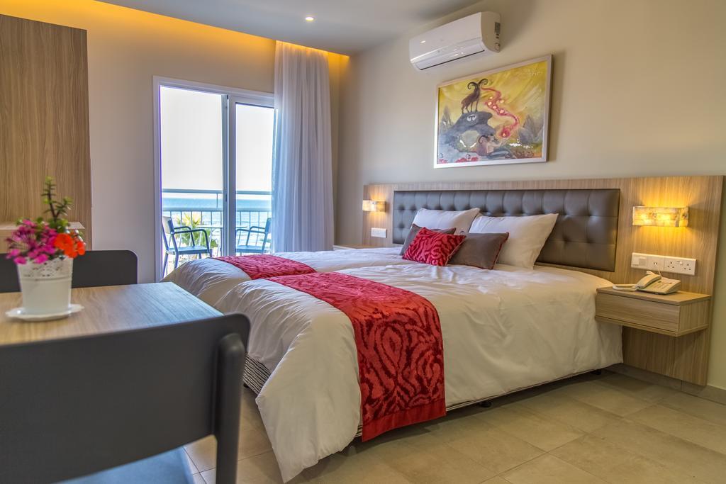 Zodiac Hotel Apartments Larnaca Bagian luar foto