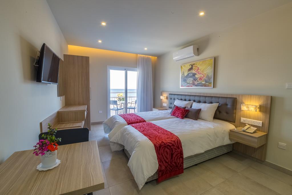 Zodiac Hotel Apartments Larnaca Bagian luar foto