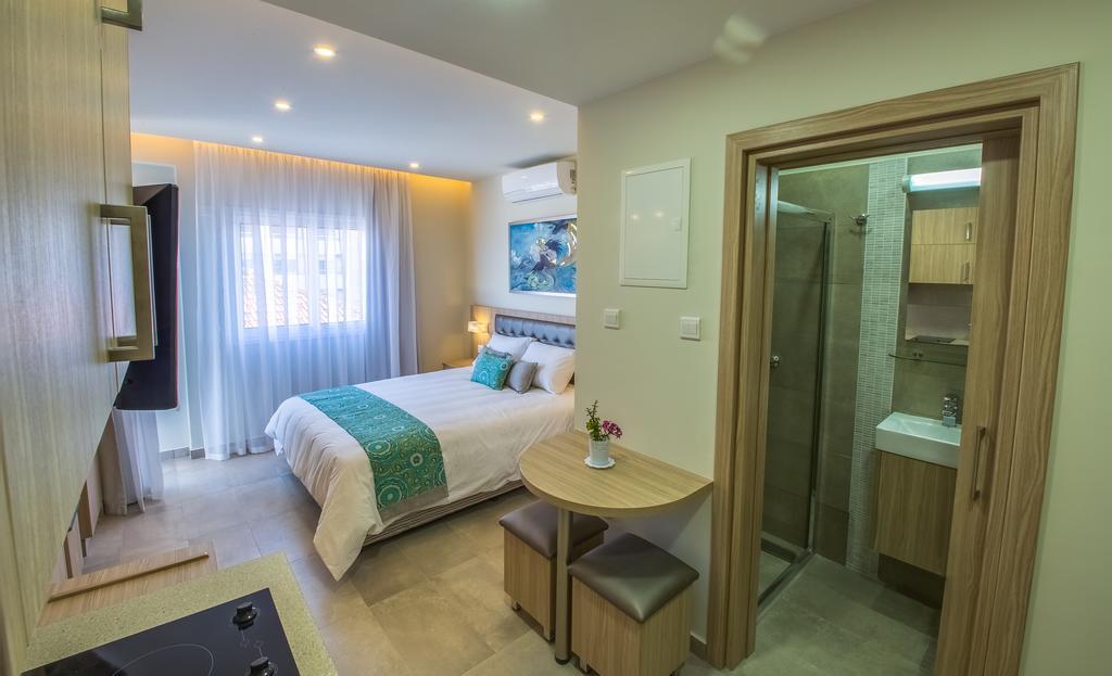 Zodiac Hotel Apartments Larnaca Bagian luar foto