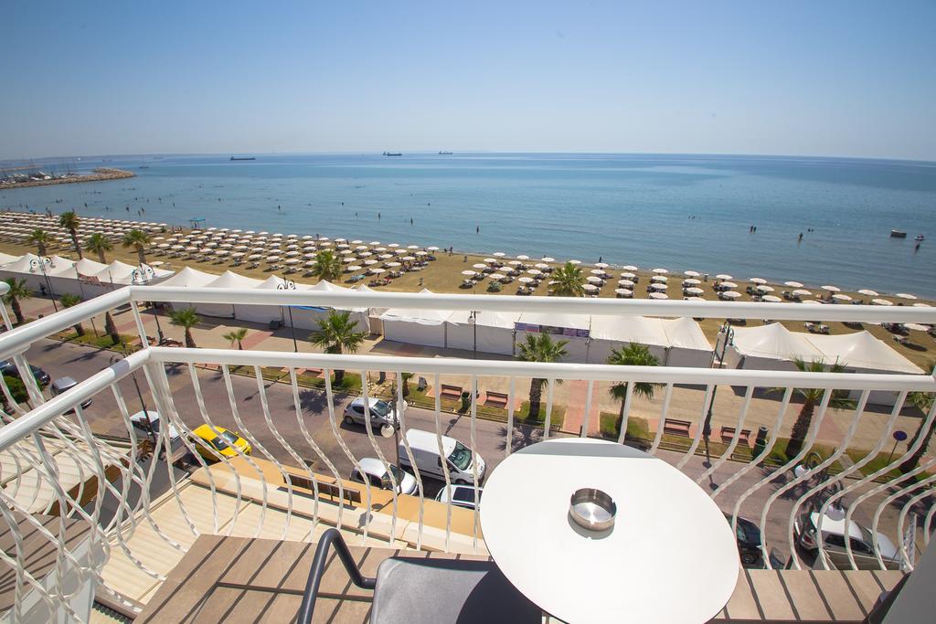 Zodiac Hotel Apartments Larnaca Bagian luar foto