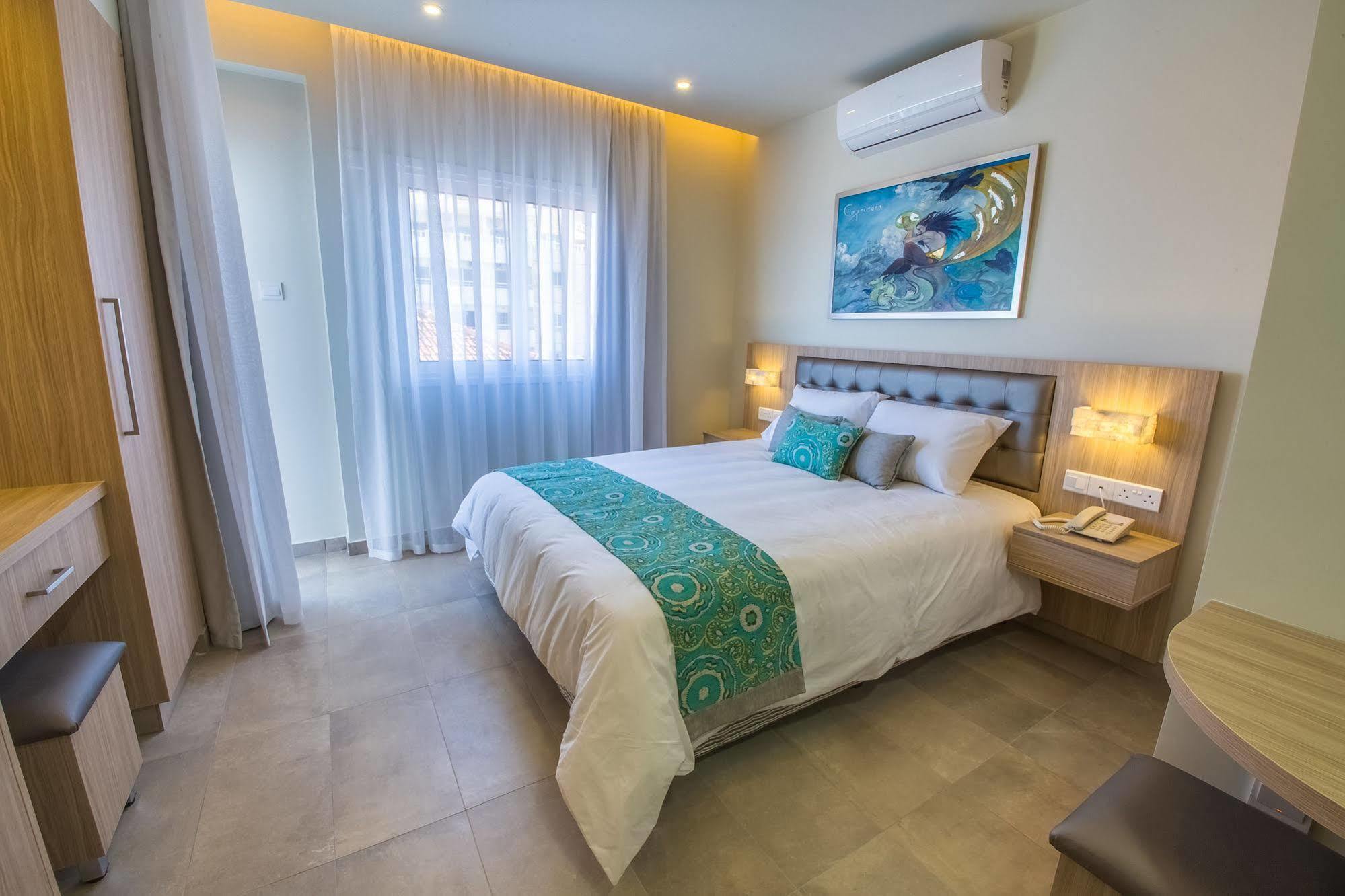 Zodiac Hotel Apartments Larnaca Bagian luar foto